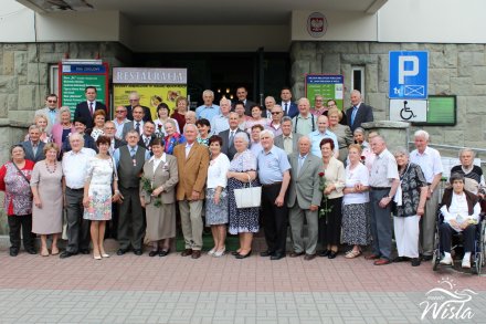 Pamiątkowe zdjęcie przybyłych na uroczystość